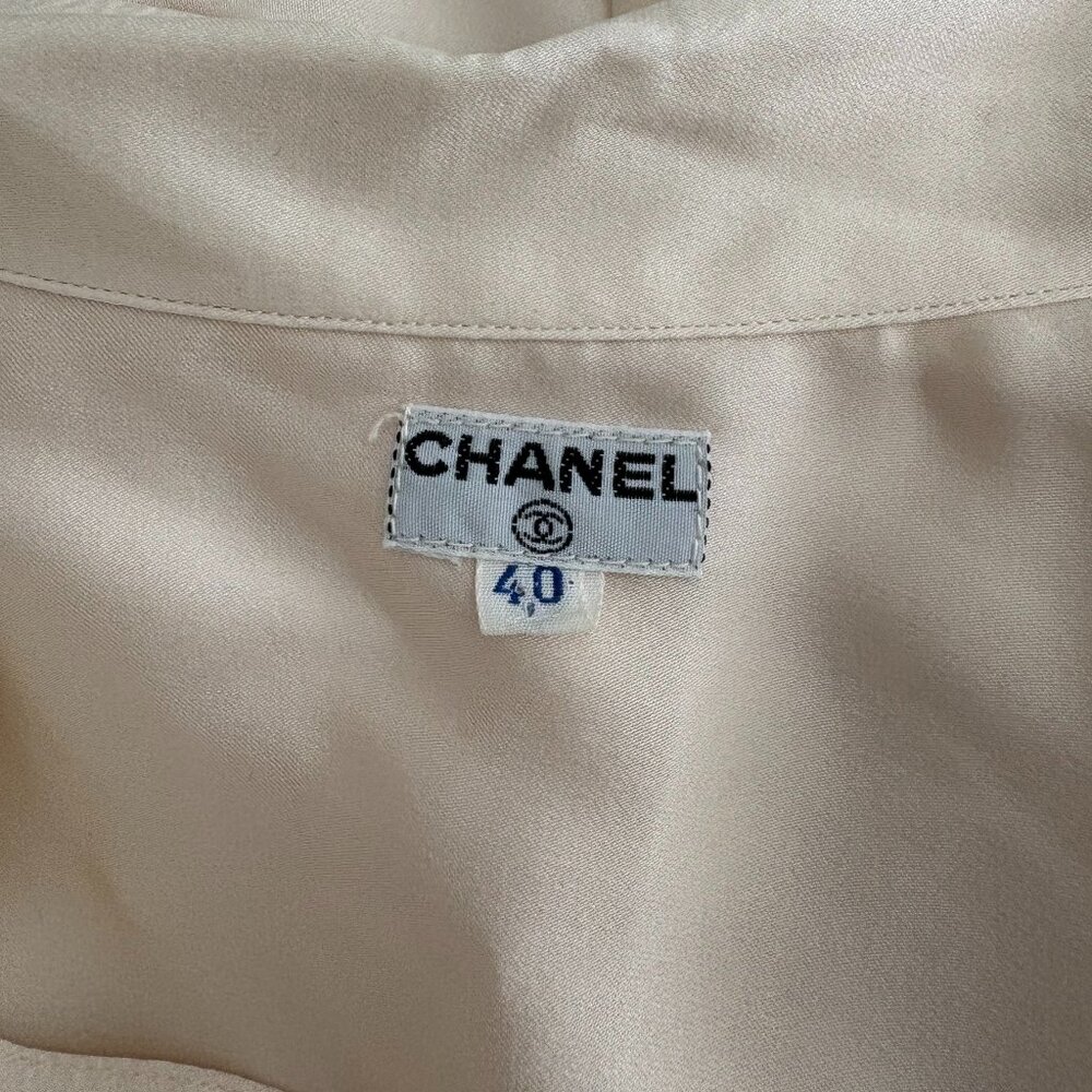 Vintage Ivory Silk Chanel Blouse Size 40 (Euro) - Picture 5 of 10